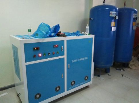 點擊查看詳細信息<br>標題：云南永勝客戶定制的醫(yī)用分子篩制氧設備 閱讀次數：3701